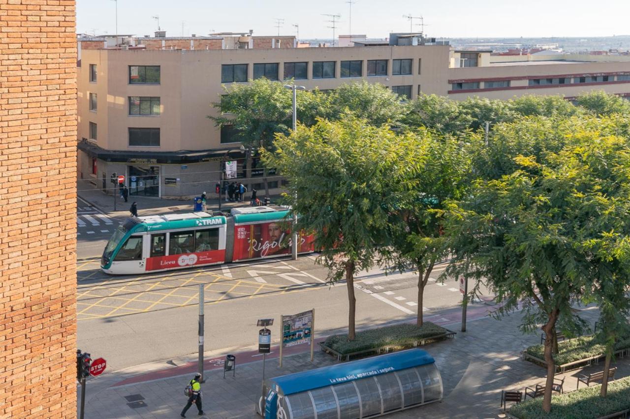 Cadillac Lujo Total Sin Pasar Por Un Hotel Cornellá de Llobregat Exterior foto